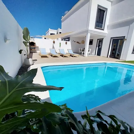 Stefi Villa *